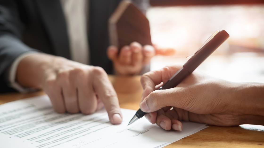 Can a Landlord Force a Tenant to Sign a New Lease?